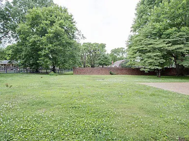 Lakeridge Dr — Photo 3