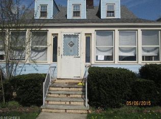 883 Lecona Dr, Cleveland Heights, OH