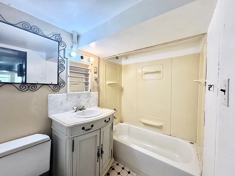 2727 N Monticello Ave #G — Photo 7