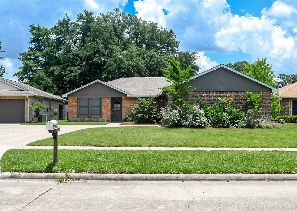14118 Sylvia Dr