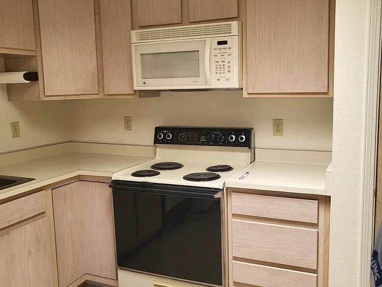 827 Country Club Dr SE #2A — Photo 12