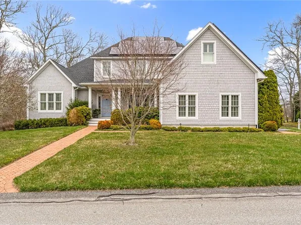 3 Jessica Ln, Narragansett, RI 02882