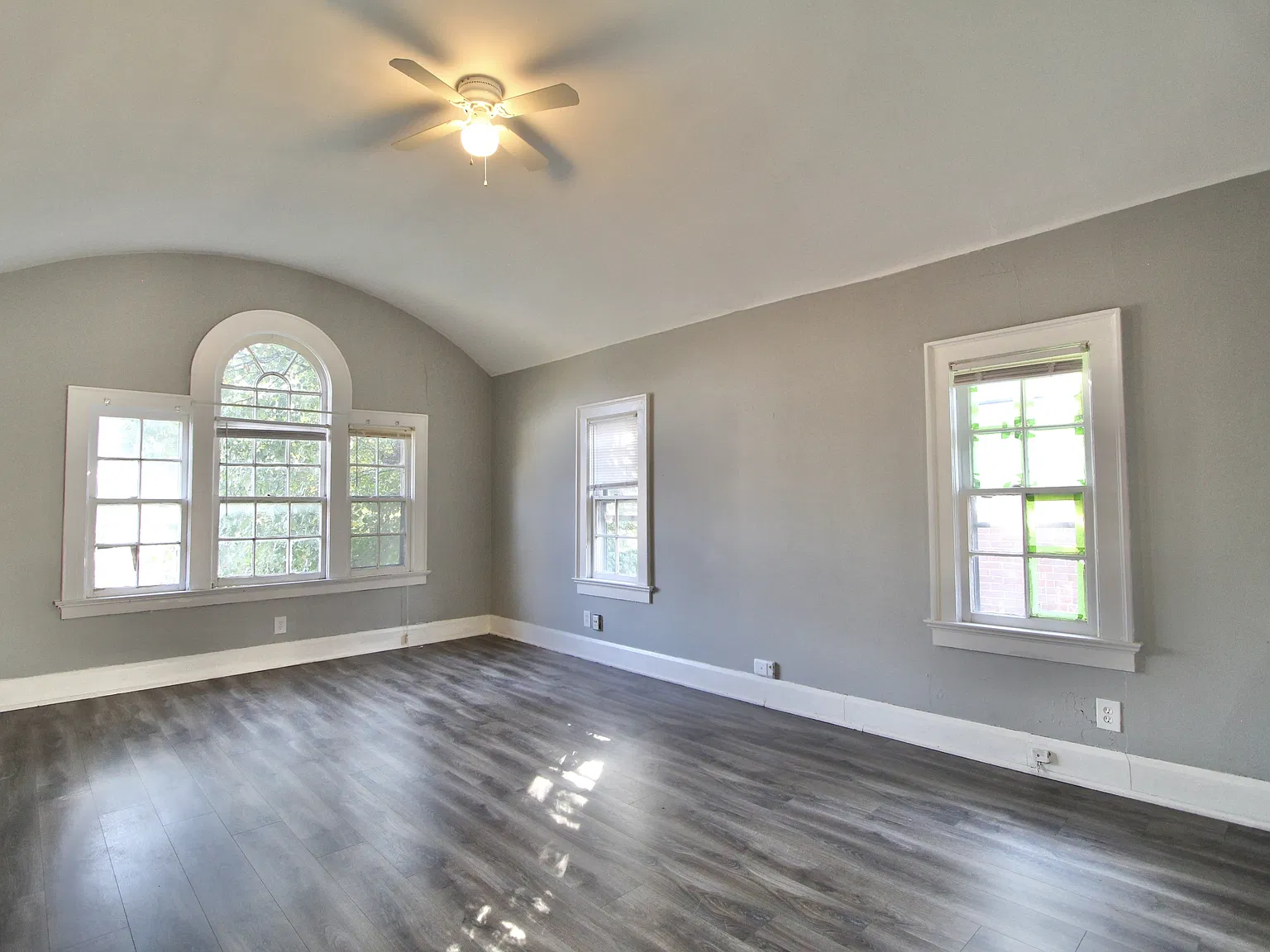3037 Algonquin Parkway - 2 — Photo 2