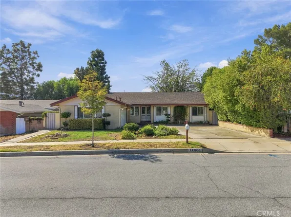 22200 Barbacoa Dr, Santa Clarita, CA 91350