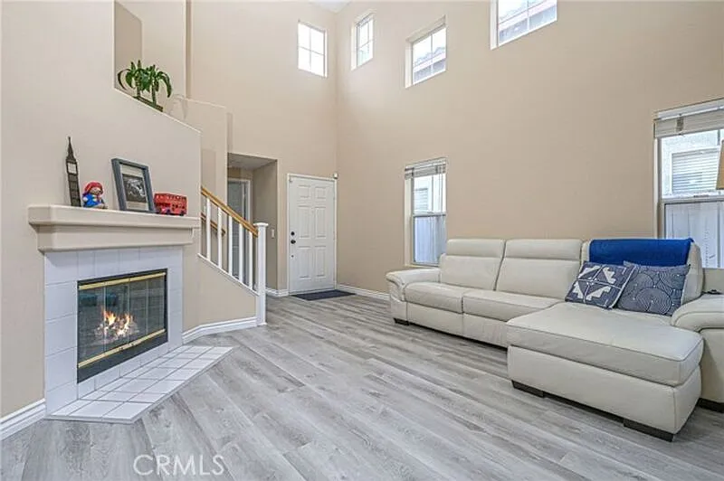 3 bed, 3.0 bath, $4,150 — Photo 3