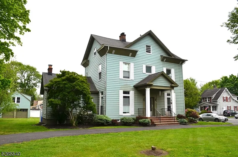 2 bed, 1.0 bath, $2,500 — Photo 2