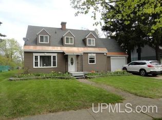 201 E Jewell St, Munising, MI 49862