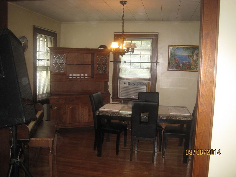 2nd image of 123 Floral St