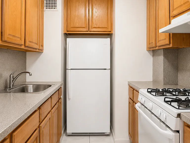 540 Ocean Pkwy #614 — Photo 4