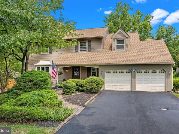 85 Justice Dr, Newtown, PA 18940