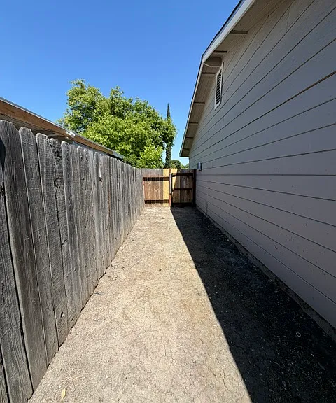 6431 N Pershing Ave — Photo 4