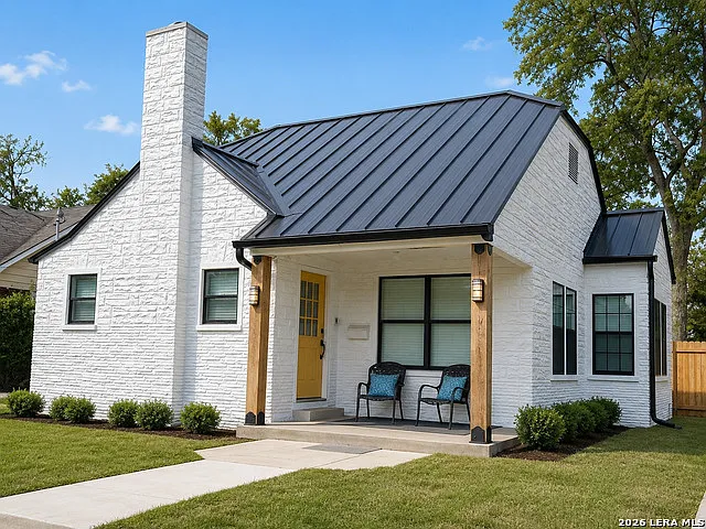 115 W White — Photo 3