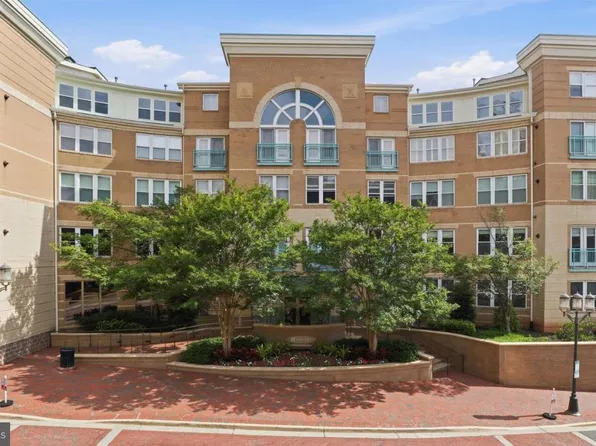 12001 Market St APT 179, Reston, VA 20190