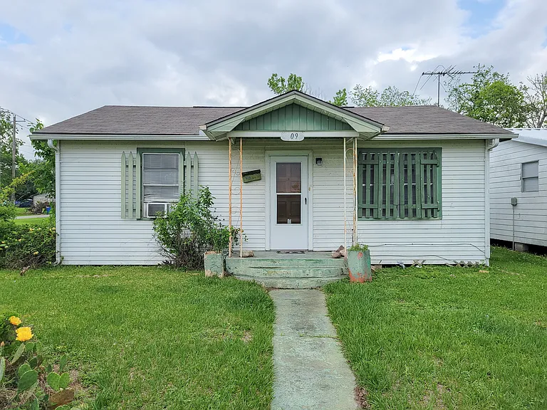 409 N Parrish St — Photo 1