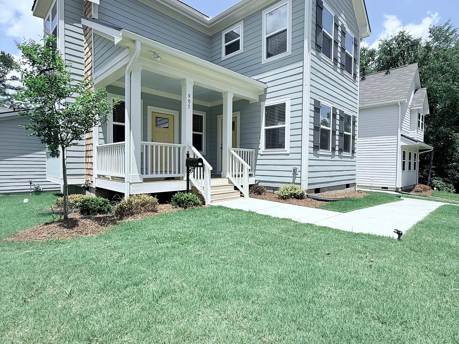 907 Linwood Ave — Photo 2