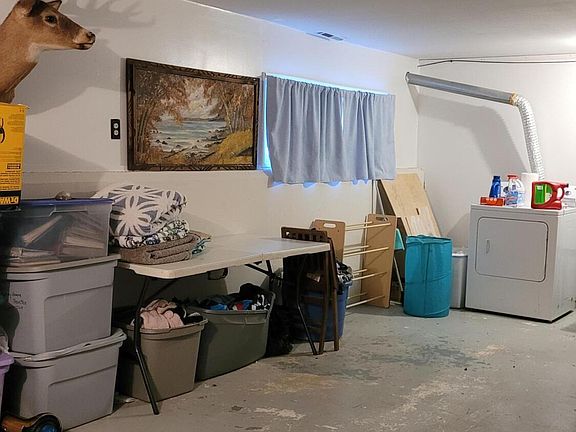 4th image of 7 Sheila Cir