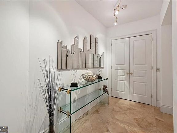 3rd image of 750 Park Ave NE APT 6S