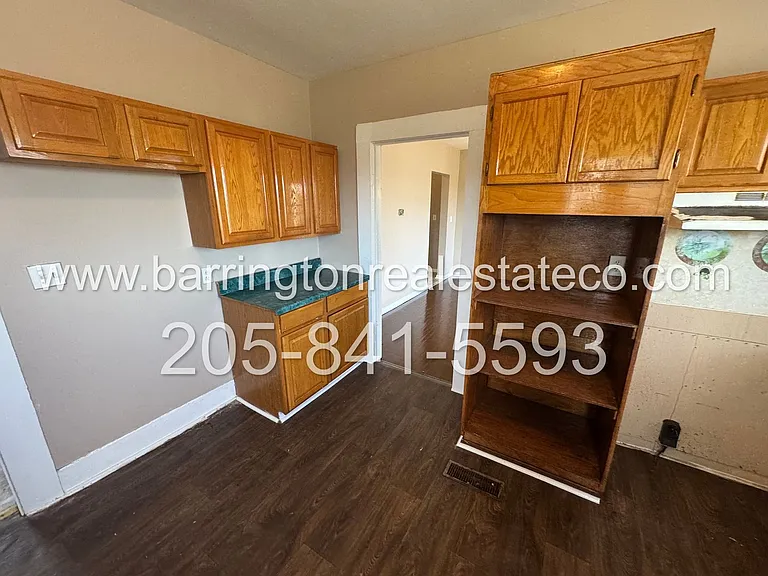 1025 Columbia St — Photo 6