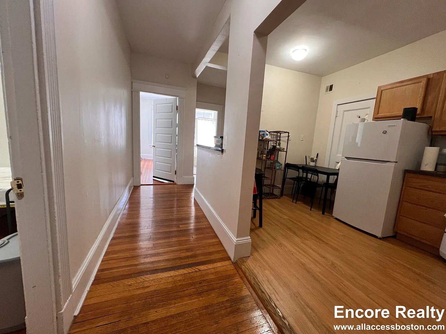 3 bed, 1000 sqft, $3,000 — Photo 3