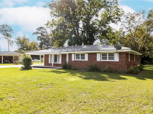 231 1st St, Baxley, GA 31513