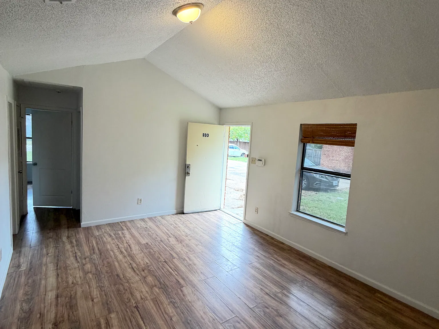 2 bed, 702 sqft, $1,295 — Photo 4