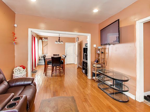5th image of 8822 S Ada St