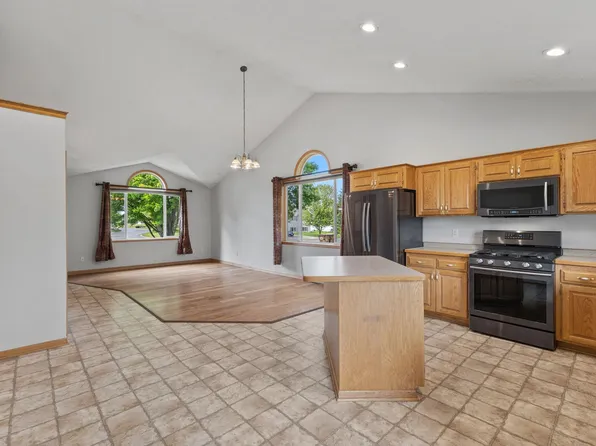 820 6th St NW, Maple Lake, MN 55358