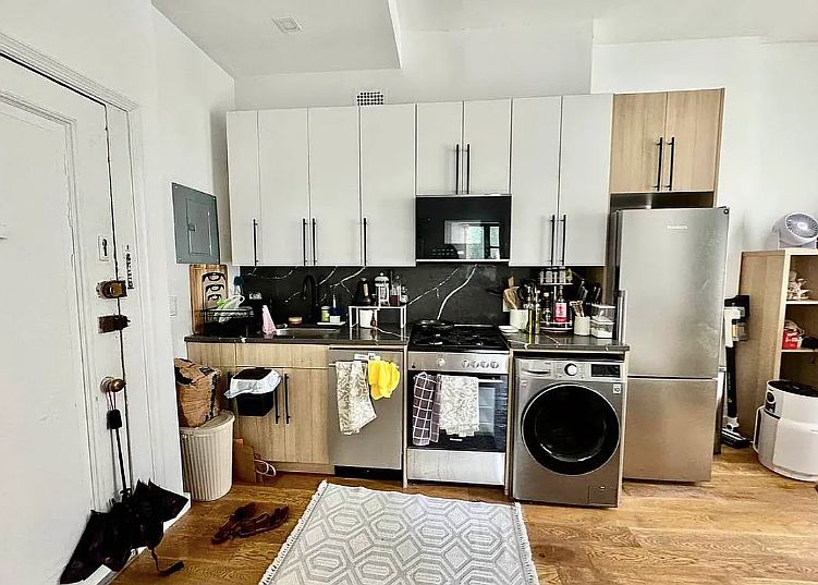 2nd image of 638 W End Ave APT 3A