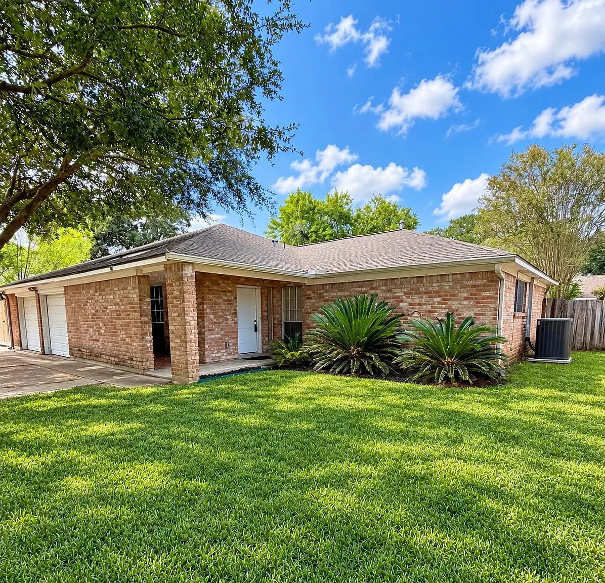 4 bed, 2.0 bath, 1631 sqft, $1,700 — Photo 1