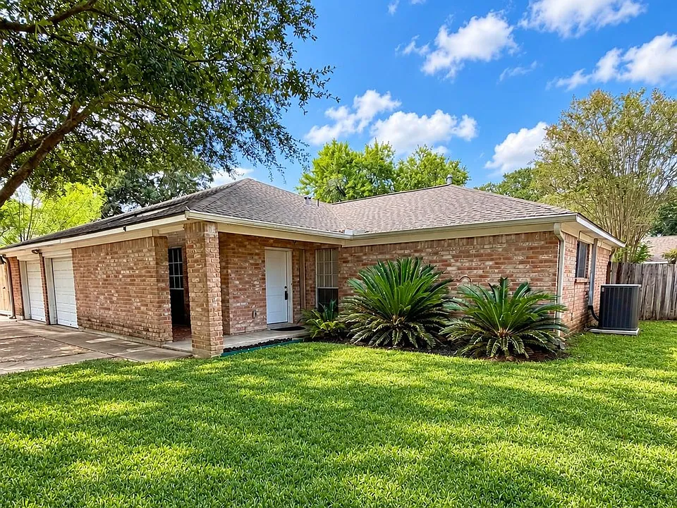 22402 Fincastle Dr