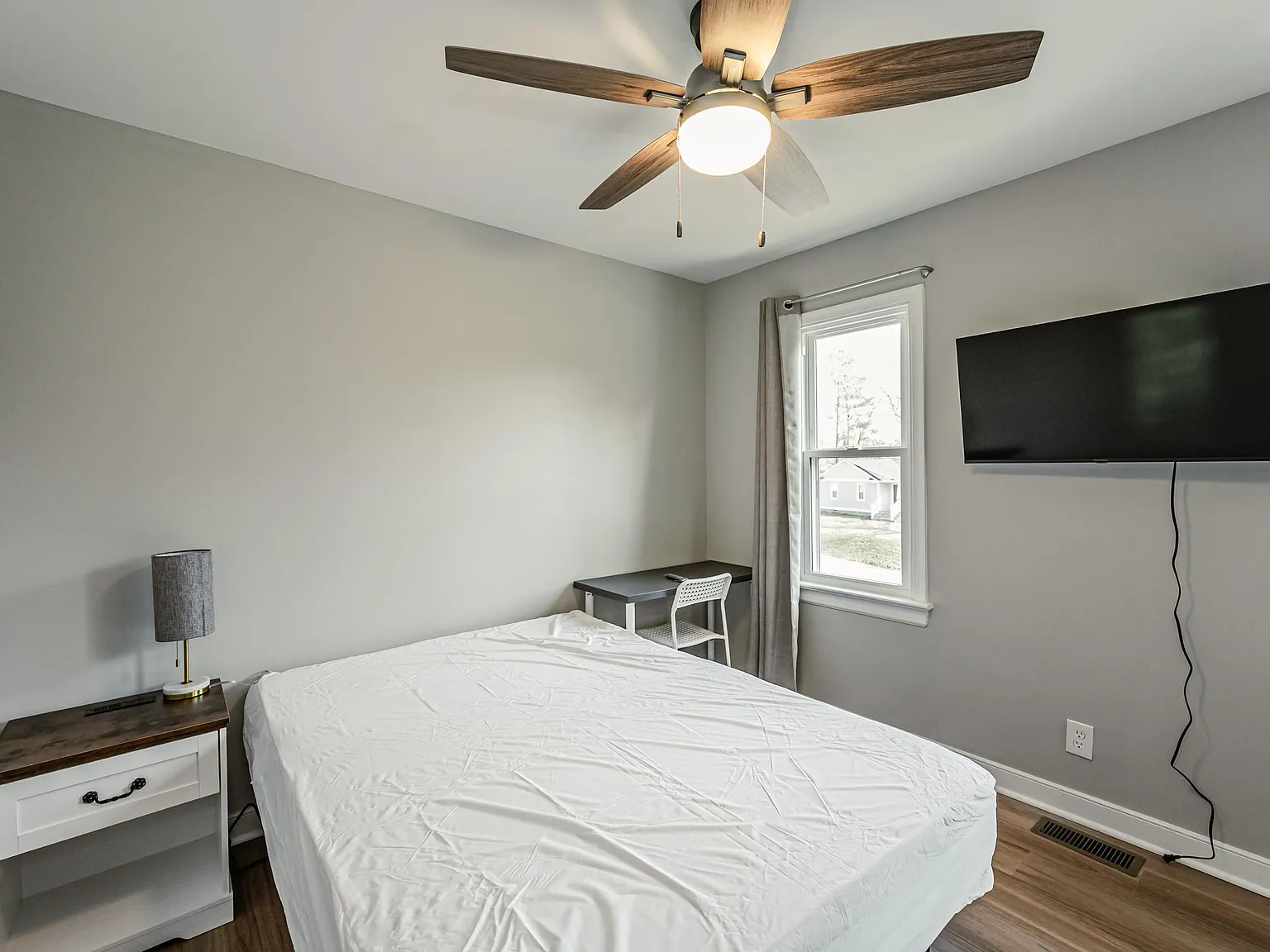 4 bed, 3.0 bath, 2147 sqft, $910 — Photo 2