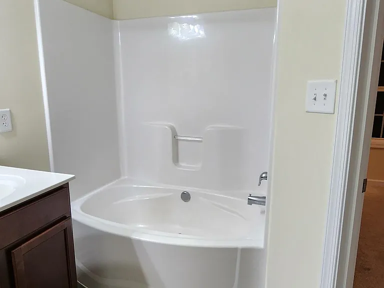 master bedroom bathroom