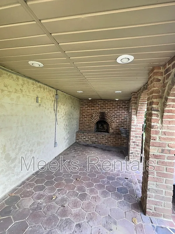 4 bed, 4.0 bath, 3500 sqft, $2,500 — Photo 2