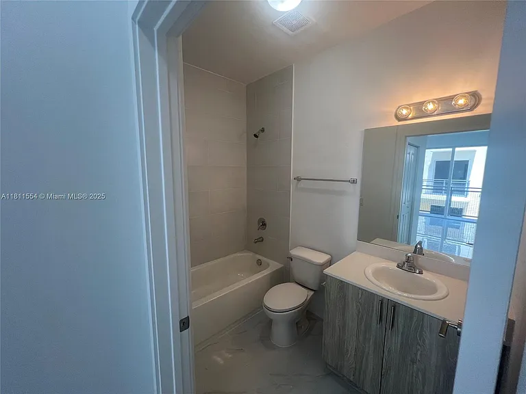1010 SW 69th Ave #212 — Photo 27