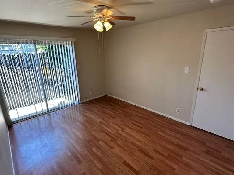 586 Berry Ave — Photo 7