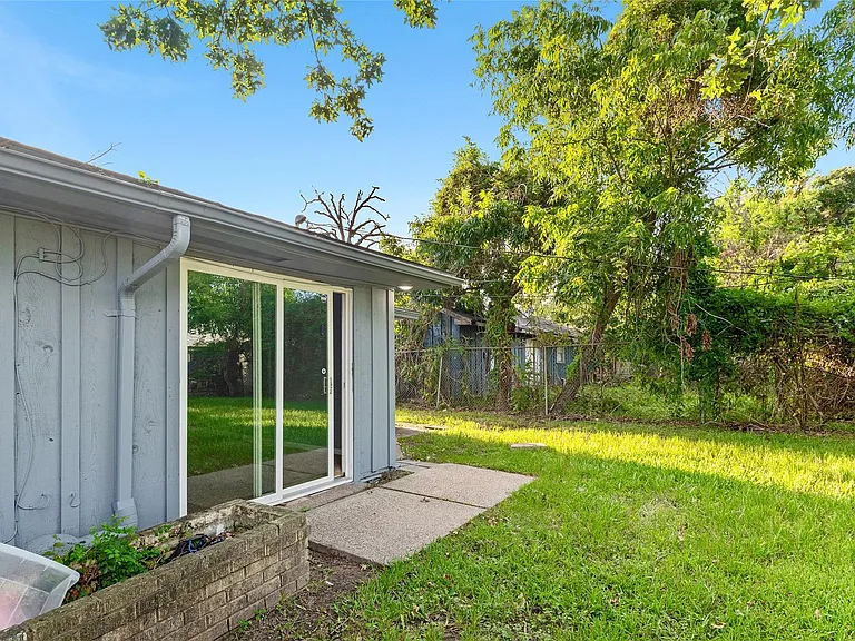 10502 Royal Oaks Dr — Photo 19