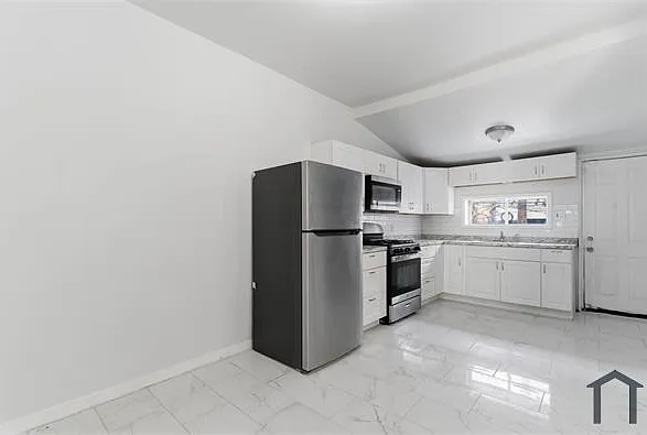 862 E Cornwall St — Photo 15