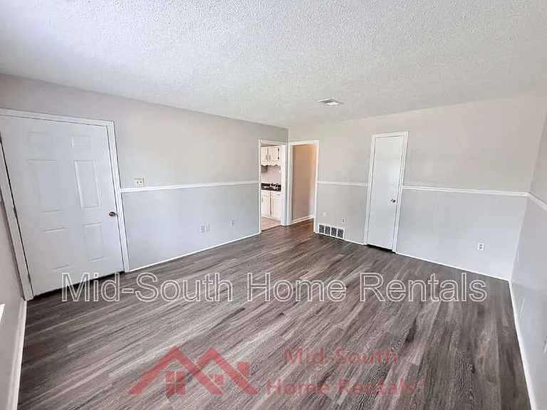 4505 Villagreen Dr — Photo 7