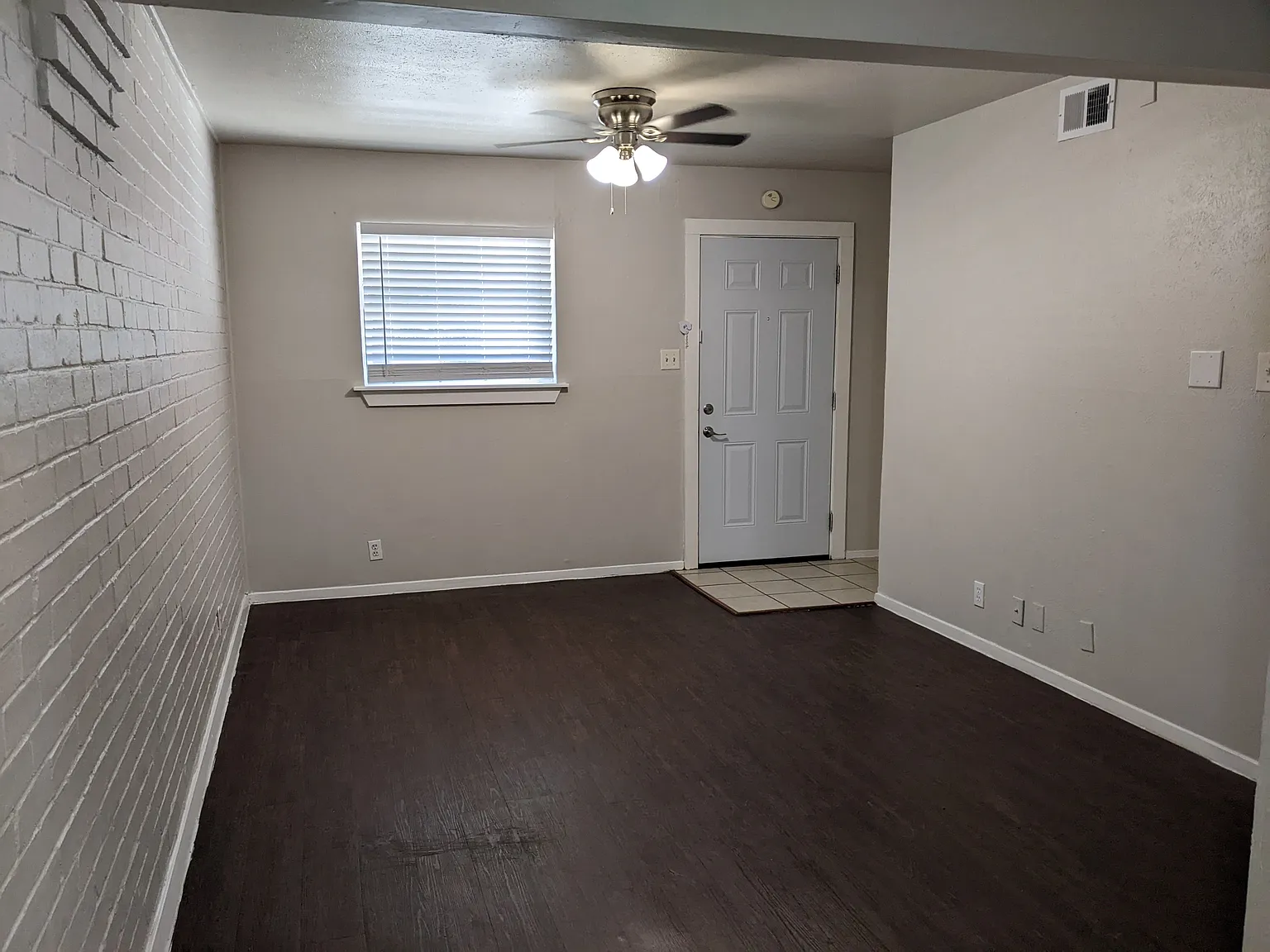 2505 Louise St — Photo 2