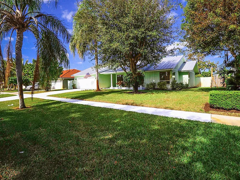 65 Pinehill Trl W — Photo 4
