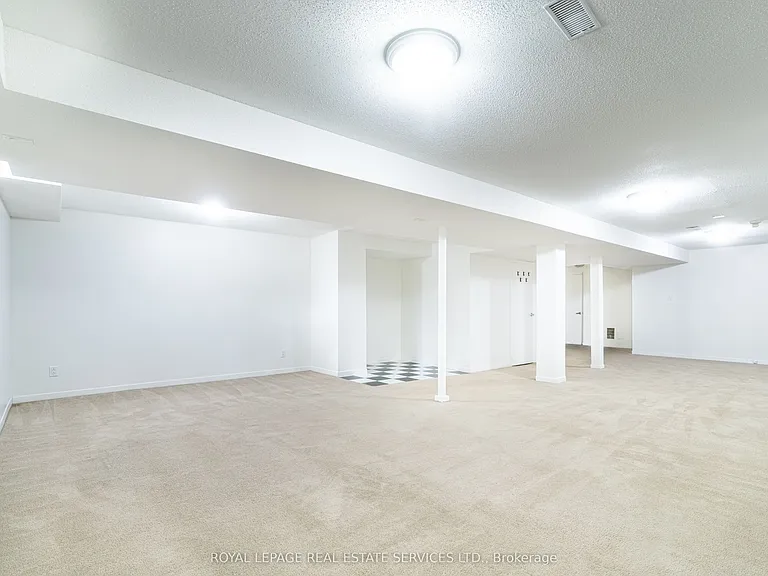 3301 Cambourne Cres — Photo 16