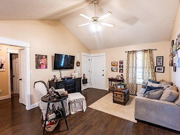 2nd image of 113 Pine Manor Dr