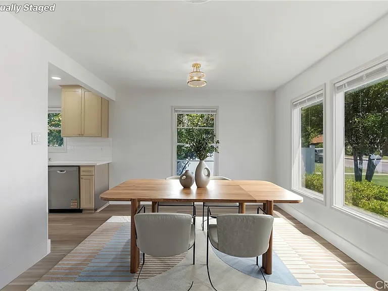 2715 Cedar St — Photo 8