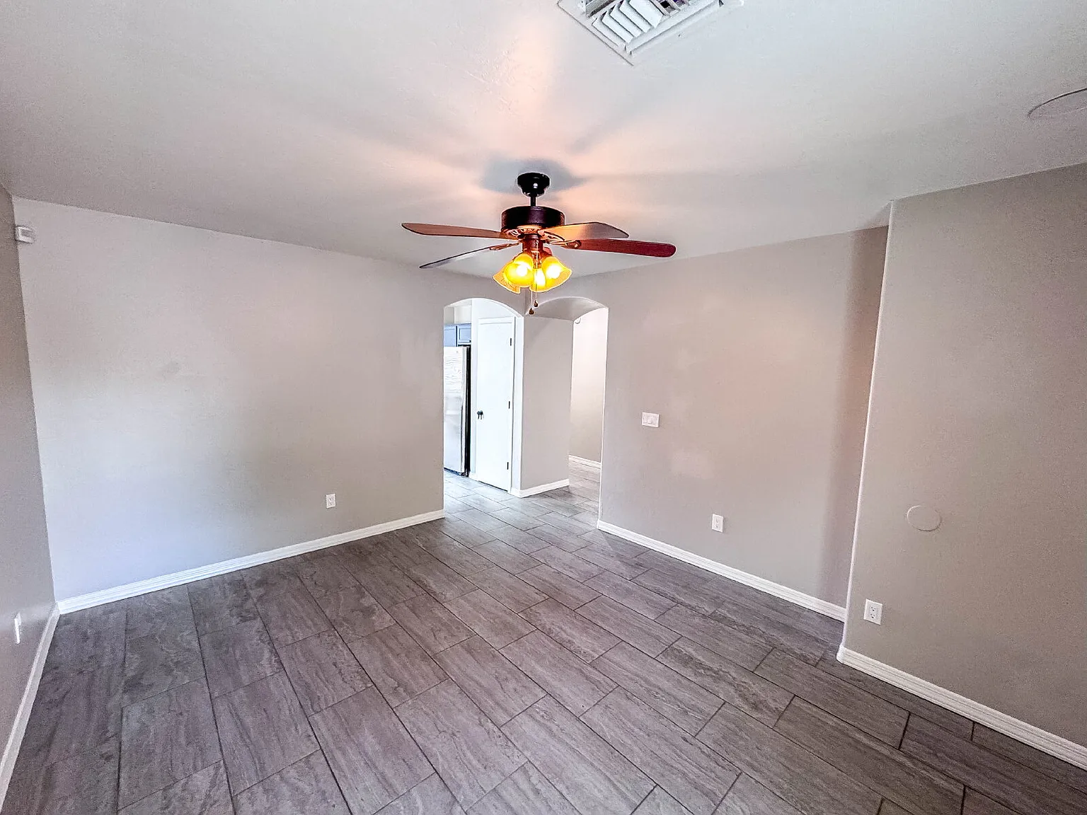 3 bed, 2.0 bath, 1258 sqft, $1,800 — Photo 3