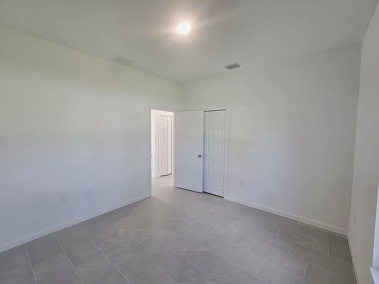 1150 Rahway St E — Photo 4
