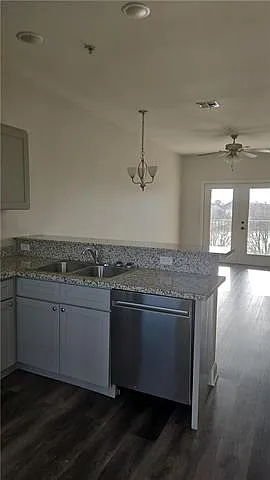 4504 Pontchartrain Dr — Photo 3