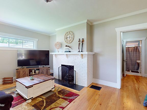 2nd image of 2226 Hawthorne Ave
