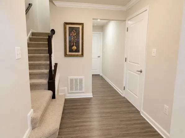 411 Streamview Dr, Fredericksburg, VA 22405