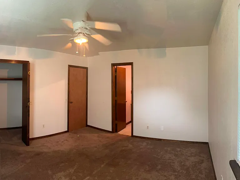 504 W Benton St — Photo 5