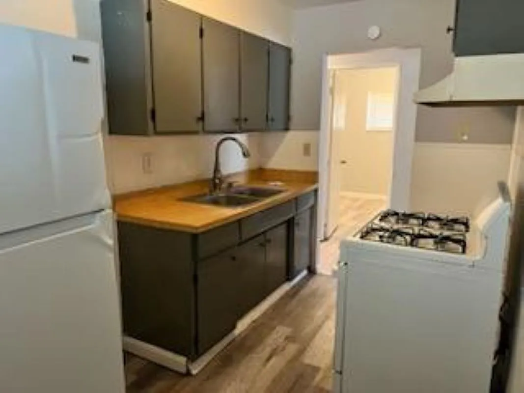 3 bed, 873 sqft, $1,199 — Photo 3